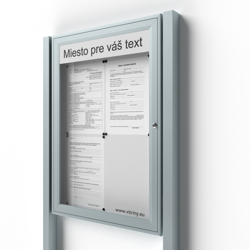 Uzamykateľná informačná vitrína 4xA4 SIDE50 s nápisom a stĺpikmi