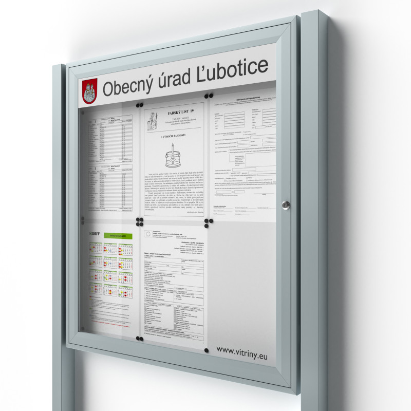 Uzamykateľná informačná vitrína 6xA4 SIDE50 s nápisom a stĺpikmi