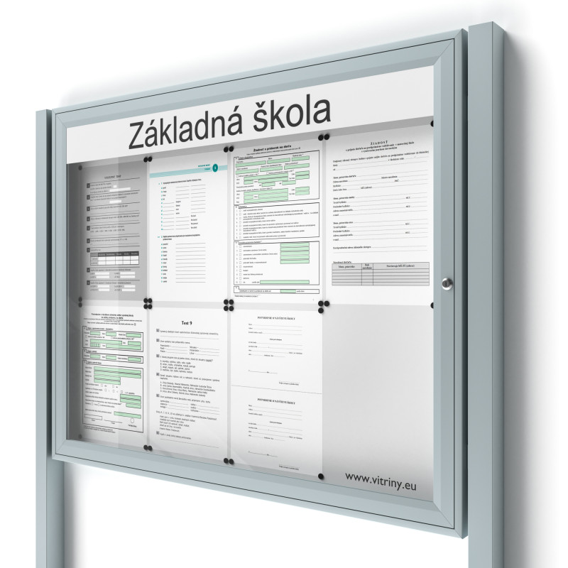 Uzamykateľná informačná vitrína 8xA4 SIDE50 s nápisom a stĺpikmi