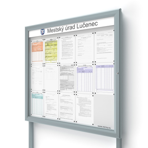 Vonkajšia informačná vitrína 15xA4 SIDE60 s nápisom a stĺpikmi