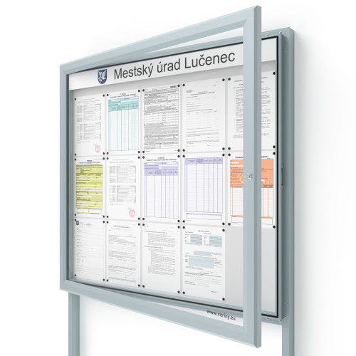 Vonkajšia informačná vitrína 15xA4 SIDE60 s nápisom a stĺpikmi