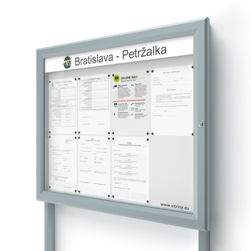 Vonkajšia informačná vitrína 8xA4 SIDE60 s nápisom a stĺpikmi