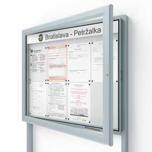 Vonkajšia informačná vitrína 8xA4 SIDE60 s nápisom a stĺpikmi
