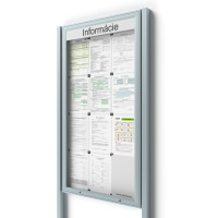 Uzamykateľná informačná vitrína 12bxA4 UP50 s nápisom a stĺpikmi