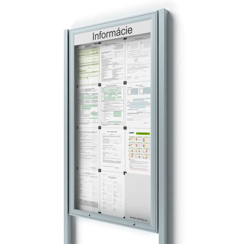 Uzamykateľná informačná vitrína 12bxA4 UP50 s nápisom a stĺpikmi