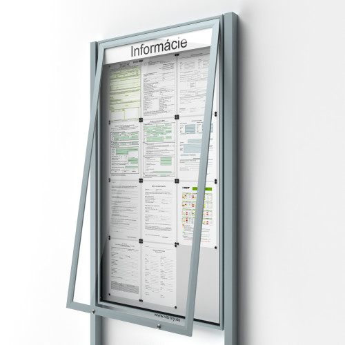 Uzamykateľná informačná vitrína 12bxA4 UP50 s nápisom a stĺpikmi