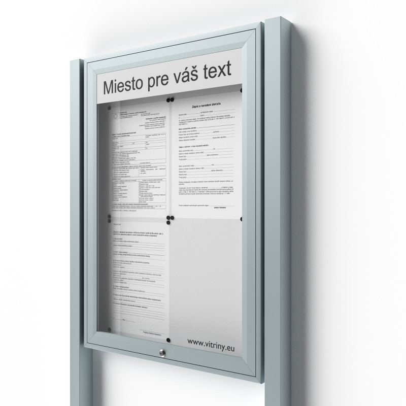 Uzamykateľná informačná vitrína 4xA4 UP50 s nápisom a stĺpikmi