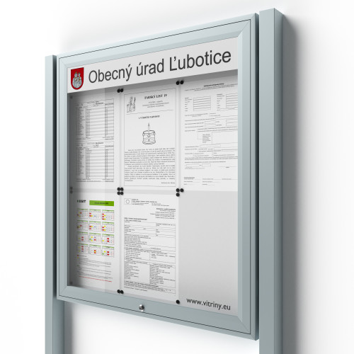 Uzamykateľná informačná vitrína 6xA4 UP50 s nápisom a stĺpikmi