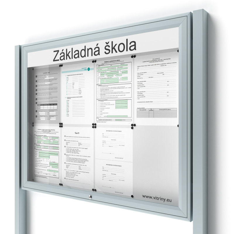 Uzamykateľná informačná vitrína 8xA4 UP50 s nápisom a stĺpikmi