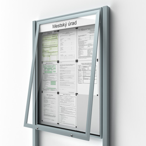 Uzamykateľná informačná vitrína 9xA4 UP50 s nápisom a stĺpikmi