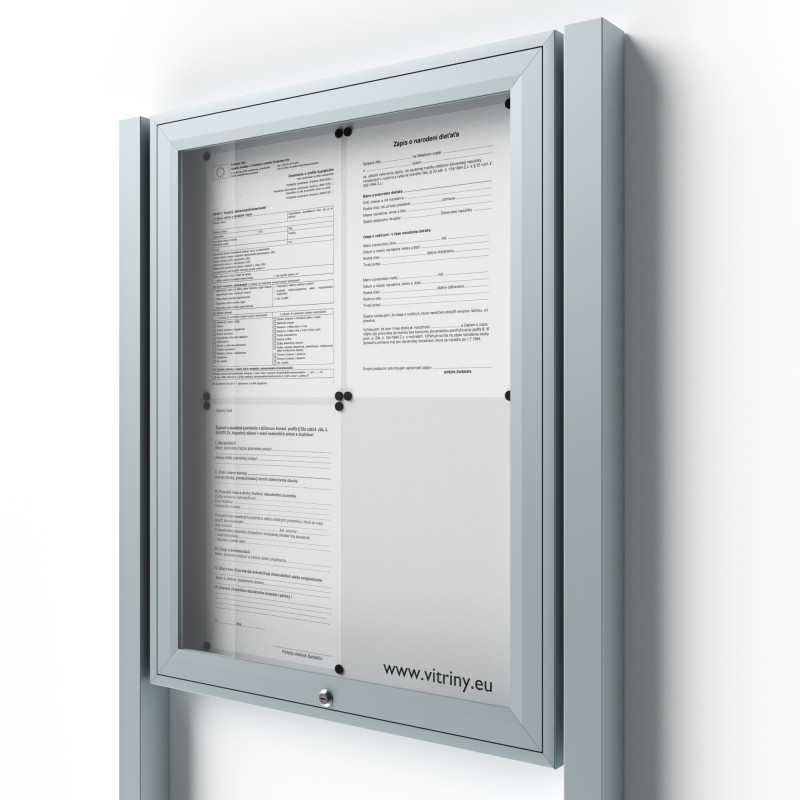 Uzamykateľná informačná vitrína 4xA4 so stĺpikmi
