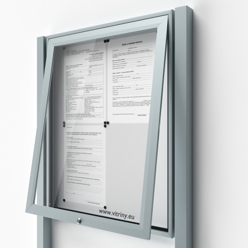 Uzamykateľná informačná vitrína 4xA4 so stĺpikmi