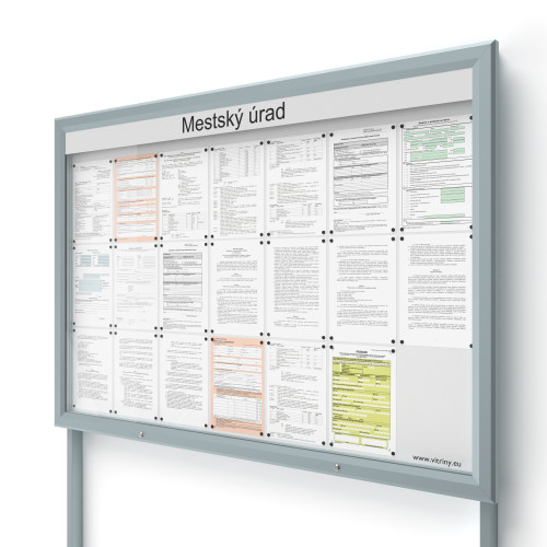 Vonkajšia informačná vitrína 21xA4 UP60 s nápisom a stĺpikmi