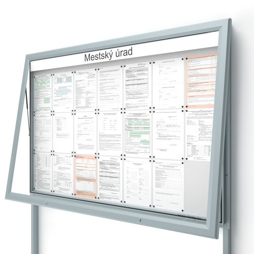 Vonkajšia informačná vitrína 21xA4 UP60 s nápisom a stĺpikmi