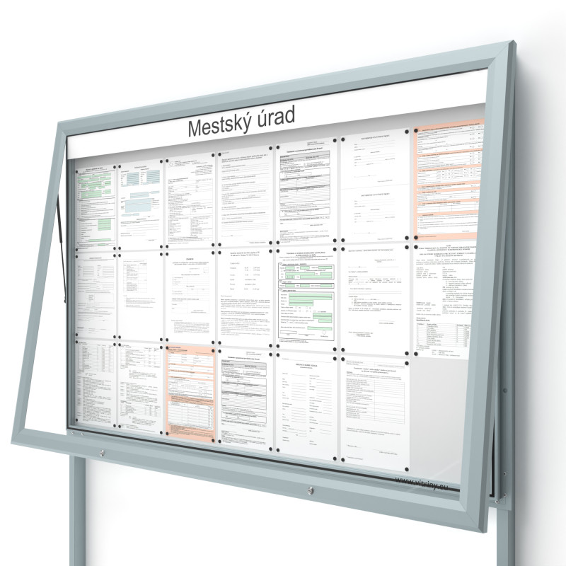 Vonkajšia informačná vitrína 21xA4 UP60 s nápisom a stĺpikmi