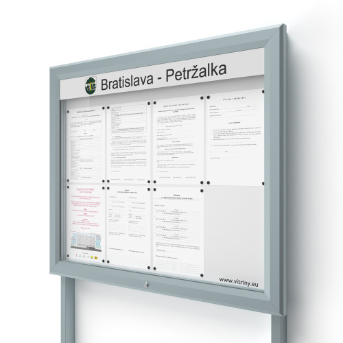 Vonkajšia informačná vitrína 8xA4 UP60 s nápisom a stĺpikmi