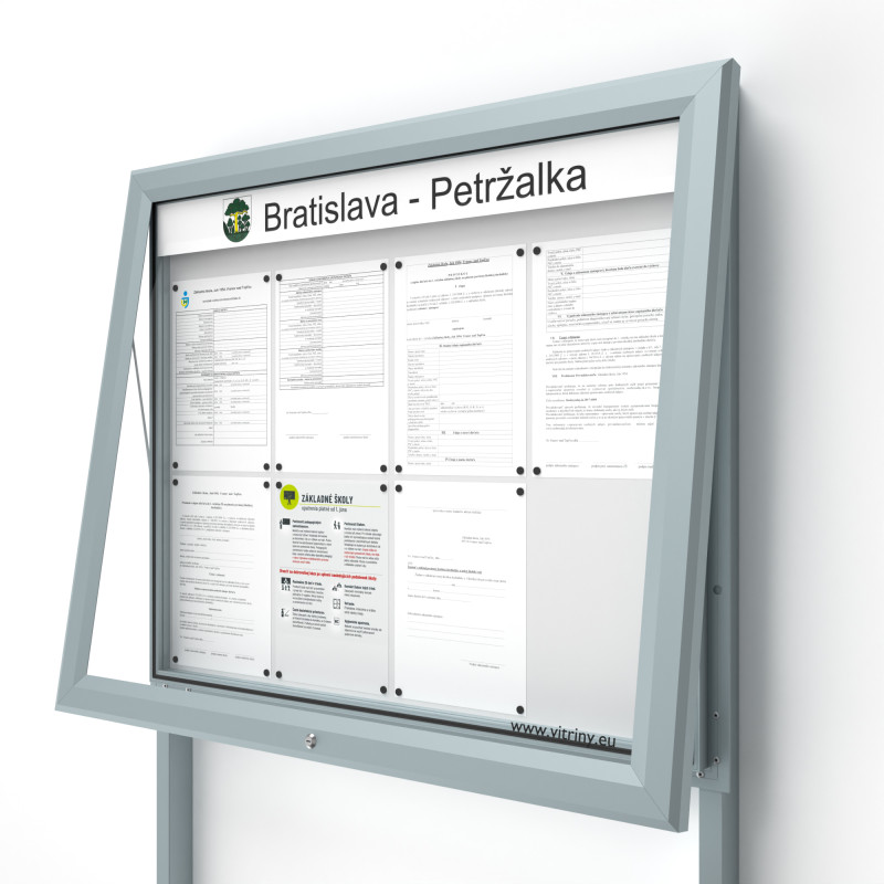 Vonkajšia informačná vitrína 8xA4 UP60 s nápisom a stĺpikmi